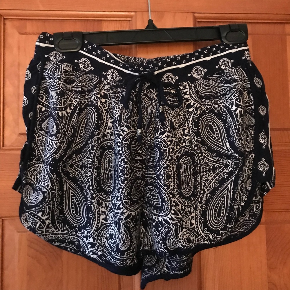ANGIE Blue and White Patterned Shorts